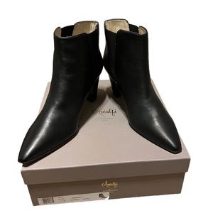 Amalfi by Rangoni Isola Ankle Chelsea Boot